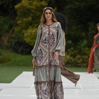 Ivan Gunawan melalui lini busana muslim Mandjha Hijab mengeluarkan koleksi terbaru untuk Ramadhan dan Lebaran 2021 dengan tema Hope, Love, Happiness. Foto: dok. Ivan Gunawan.