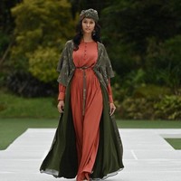 Ivan Gunawan melalui lini busana muslim Mandjha Hijab mengeluarkan koleksi terbaru untuk Ramadhan dan Lebaran 2021 dengan tema Hope, Love, Happiness. Foto: dok. Ivan Gunawan.