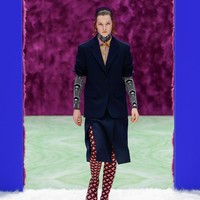 Fashion show koleksi Prada Fall/Winter 2021. Koleksi busana musim dingin dari Prada merupakan karya duo desainer Raf Simons dan Miuccia Prada.  Foto: dok. Courtesy of Prada.