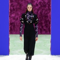 Fashion show koleksi Prada Fall/Winter 2021. Koleksi busana musim dingin dari Prada merupakan karya duo desainer Raf Simons dan Miuccia Prada. Foto: dok. Courtesy of Prada.