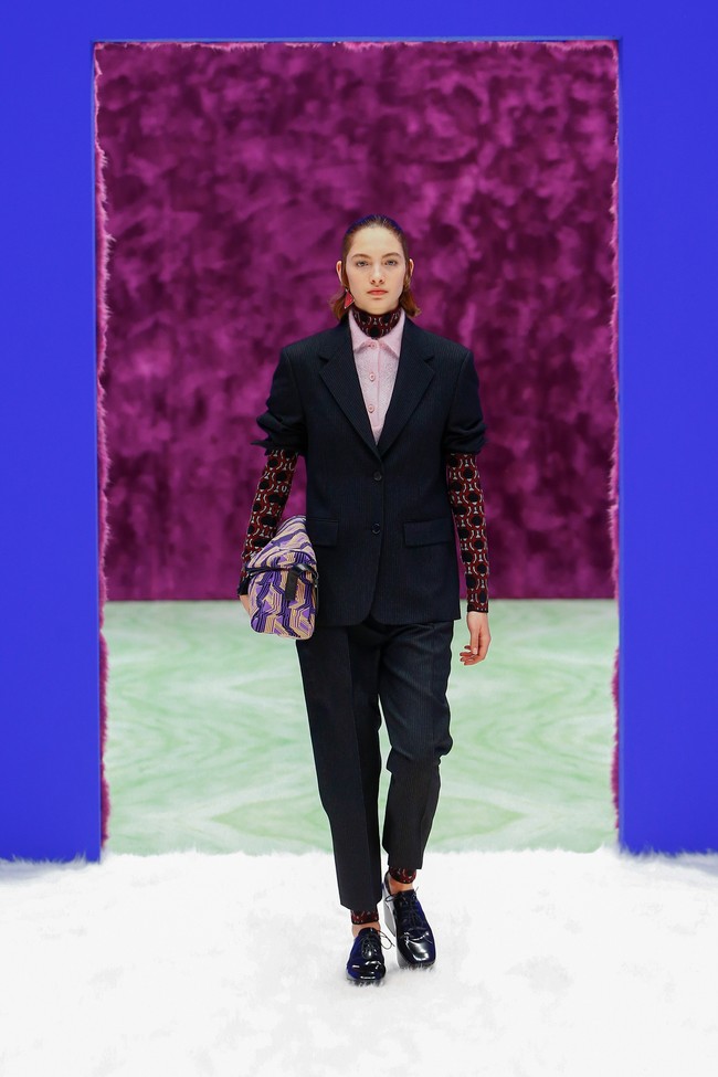 Fashion show koleksi Prada Fall/Winter 2021. Koleksi busana musim dingin dari Prada merupakan karya duo desainer Raf Simons dan Miuccia Prada.  Foto: dok. Courtesy of Prada.