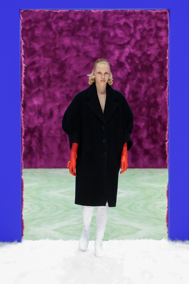 Fashion show koleksi Prada Fall/Winter 2021. Koleksi busana musim dingin dari Prada merupakan karya duo desainer Raf Simons dan Miuccia Prada.  Foto: dok. Courtesy of Prada.