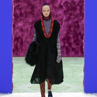 Fashion show koleksi Prada Fall/Winter 2021. Koleksi busana musim dingin dari Prada merupakan karya duo desainer Raf Simons dan Miuccia Prada.  Foto: dok. Courtesy of Prada.