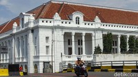 Dalam penerapan LEZ ini, kendaraan bermotor dilarang melintas di sekitar Kota Tua selama 24 jam.