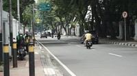 Pantauan hari Senin (1/3/2021), Jalan Veteran III dapat dilintasi oleh kendaraan bermotor. Jalan Veteran III membentang sepanjang kurang-lebih 400 meter dari utara ke selatan. (Foto: Andhika Prasetia/detikcom)