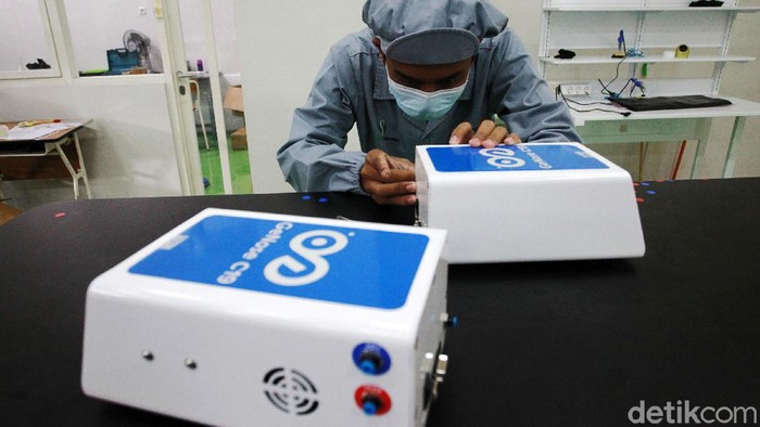Melihat Perakitan Alat Tes COVID-19 GeNose UGM Alat pendeteksi COVID-19 GeNose telah dirakit sejak Februari kemarin. Yuk lihat proses perakitannya di Teaching Factory SMK-SMTI Yogyakarta.
