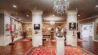 Terdapat puluhan galeri seni di Hotel Vendue, Charleston, Carolina Selatan. Bahkan karya-karyanya ada yang berasal dari tahun 1780 dan 1.800-an.
