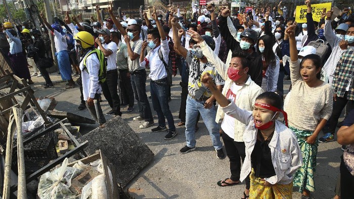 A wounded protester is carried during a protest against the military coup in Mandalay, Myanmar, Sunday, Feb. 28, 2021. Security forces in Myanmar used lethal force as they intensified their efforts to break up protests a month after the military staged a coup. At least four people were reportedly killed on Sunday. (AP Photo)