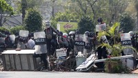 Demonstrasi antikudeta di Myanmar semakin panas. 18 orang pendemo diduga tewas akibat kekerasan yang dilakukan aparat.  