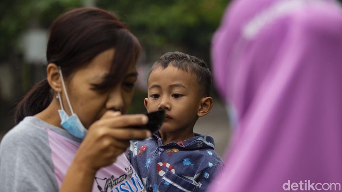 Dusun Kiringan di Jetis, Bantul menjadi salah satu sentra jamu yang terkenal di Jogja. Hampir seluruh ibu-ibu di sana merupakan penjual jamu keliling.