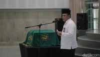 Almarhum Artidjo Alkostar meninggal di usia 73 tahun dan menjabat sebagai Dewan Pengawas KPK.   