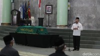 Sebelumnya almarhum pernah menjabat sebagai Hakim Agung MA.   