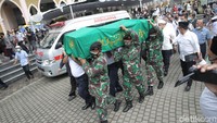 Sementara itu, Rektor UII Yogyakarta Fathul Wahid turut menyampaikan sebagai seorang pengajar, Artidjo Alkostar selalu menjaga komitmennya.  
