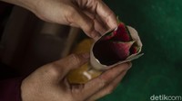 Bagi Yadin melakukan budidaya tanaman hias merupakan investasi sekaligus dinikmati.  