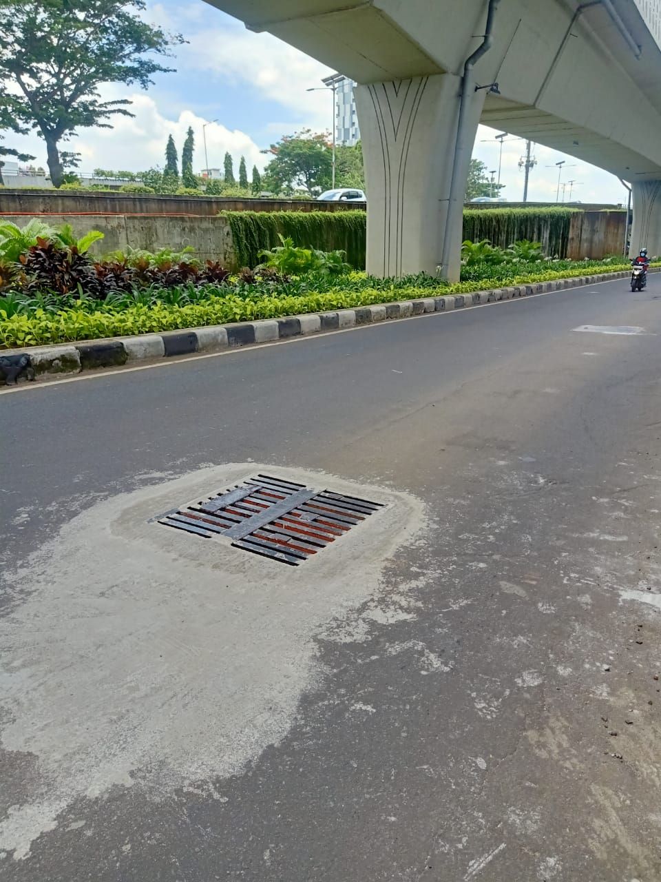 Perbaikan Jl MT Haryono-Gatsu, Pancoran, Jakarta Selatan. (Dok Suku Dinas Bina Marga Jaksel)