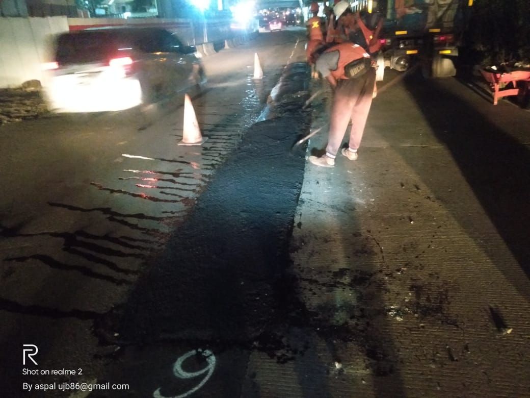 Perbaikan Jl MT Haryono-Gatsu, Pancoran, Jakarta Selatan. (Dok Suku Dinas Bina Marga Jaksel)