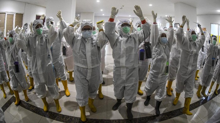 Potret Setahun Corona di Indonesia Satu tahun lalu virus COVID-19 terdeteksi di Indonesia. Setahun berlalu, virus itu masih melanda Indonesia.