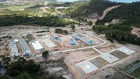 Pemerintah pun membangun rumah sakit darurat di Pulau Galang untuk pasien COVID-19. Rumah sakit darurat dibangun menyusul terus bertambahnya pasien positif COVID-19 di Indonesia. Antara Foto