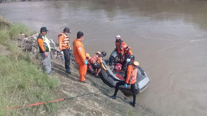 Proses pencarian seorang sekretaris desa di Klaten yang dilaporkan hilang, Senin (1/3/2021).