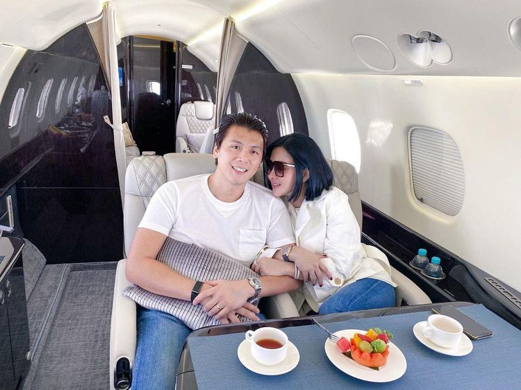 Romantisnya Syahrini dan Reino Barack Saat Kulineran di Berbagai Negara