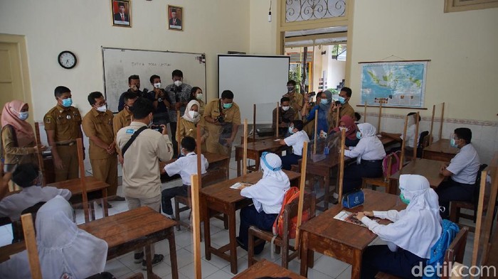 Sekolah tatap muka digelar serentak di 82 SD-SMP di Kota Mojokerto mulai hari ini. Baik SD-SMP negeri maupun swasta.