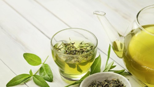 tea cup with tea leaves