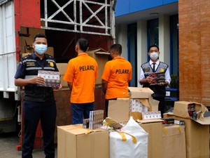 Truk Angkut Rokok Ilegal Senilai Rp 1 M Diamankan di Jalan Kudus-Demak