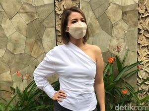 Nyaris Celaka, Ban Mobil Tya Ariestya Tertusuk Batang Besi hingga Body Lecet