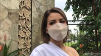 Tak hanya Tya Ariestya saja yang senang, tapi sang suami, juga mengaku senang dengan perubahan itu. Foto: Hanif/detikHOT