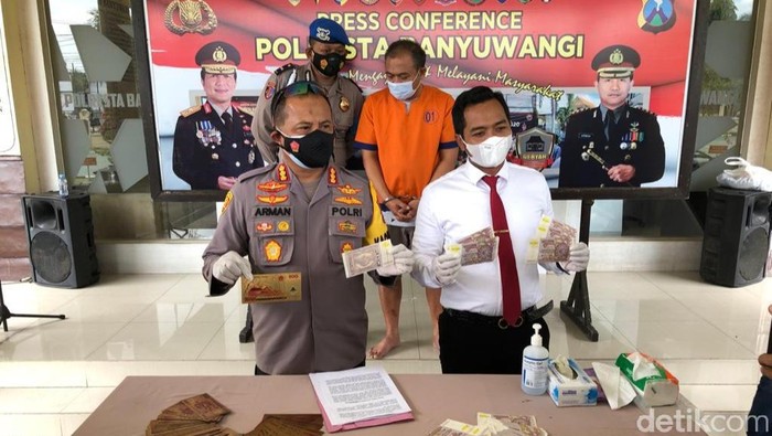uang asing palsu