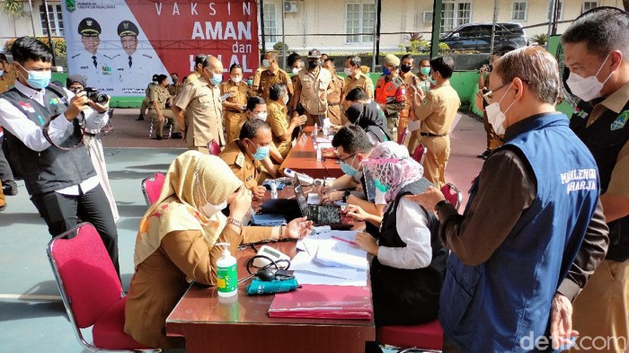 Vaksinasi COVID-19 di Majalengka