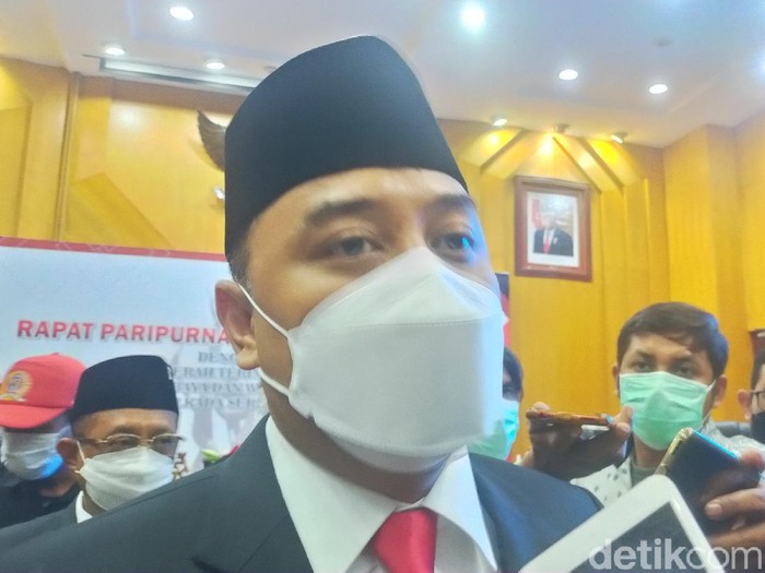 Wali Kota Surabaya Eri Cahyadi memiliki tiga progam prioritas untuk 100 hari pertama. Salah satunya soal layanan kesehatan gratis untuk warga Surabaya.