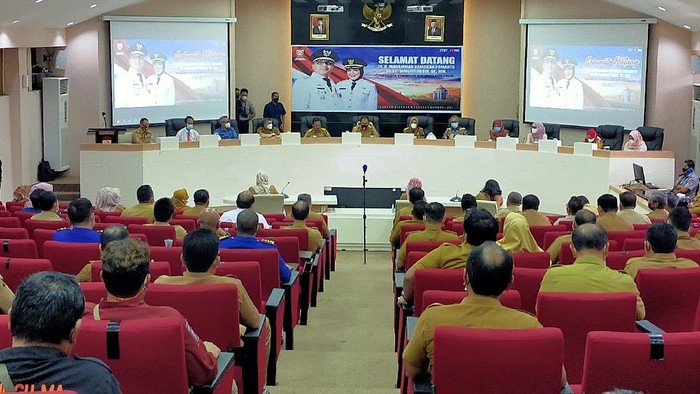 Walkot Makassar, Danny Pomanto bersama PNS Kota Makassar (Ibnu Munsir/detikcom)