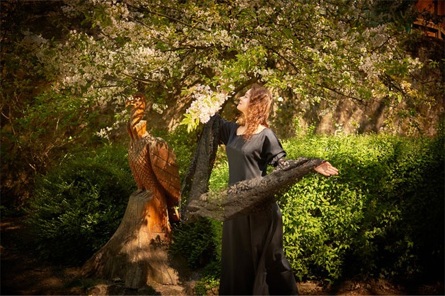 Tidak seindah seperti di negeri dongeng, tinggal di kastil yang Yulia tempati ternyata sangat tradisional. Kastil tersebut bahkan tidak memiliki listrik. Foto: Dok. Yulia (Bored Panda)