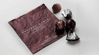 Ada lagi yang gak kalah unik, sebuah coklat permen ini bukan sebarang coklat melainkan sebuah kartu nama. Unik bukan?  Istimewa/Dok. www.brightside.me.