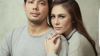Padahal pasangan yang menikah pada tahun 2009 lalu ini terlihat harmonis. Mereka juga kerap membagikan momen kuliner bersama keluarganya saat makan bersama di akun Instagram pribadi mereka. Foto: Instagram @adilladimitrihardjanto