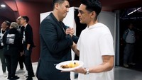 Dalam video tersebut, pria 31 tahun itu memperkenalkan tentang produk tahu gorengnya. Itu dipilih karena Afgan tahu orang Indonesia sangat menyukai tahu. Foto: Instagram @afgan__