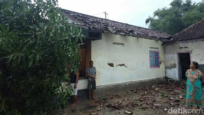angin kencang di jombang