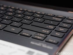 Asus ZenBook Flip S, Laptop Premium Rp 25 Juta
