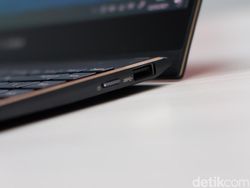 Asus ZenBook Flip S, Laptop Premium Rp 25 Juta