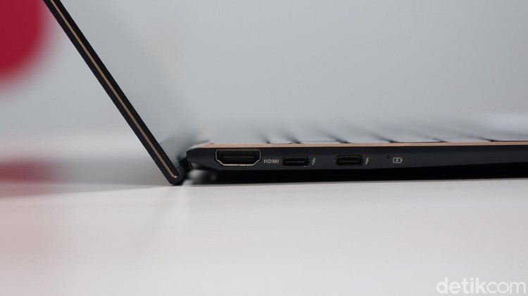 Asus ZenBook Flip S Asus ZenBook Flip S, laptop premium dengan layar sentuh dan dilengkapi stylus. Dibanderol Seharga Rp 23 juta.