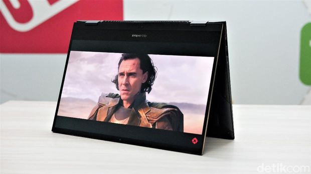 Asus ZenBook Flip S, laptop premium dengan layar sentuh dan dilengkapi stylus. Dibanderol Seharga Rp 23 juta.