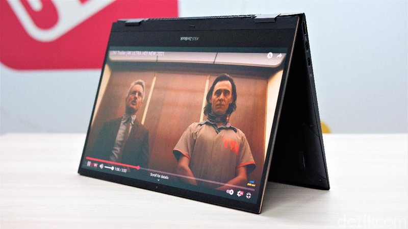 Asus ZenBook Flip S, laptop premium dengan layar sentuh dan dilengkapi stylus. Dibanderol Seharga Rp 23 juta.