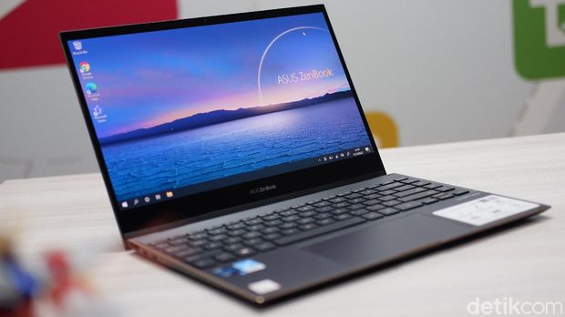 Asus ZenBook Flip S, laptop premium dengan layar sentuh dan dilengkapi stylus. Dibanderol Seharga Rp 23 juta.