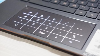 Dilengkapi fitur numberpad yang memungkinkan touchpad untuk dialihkan fungsinya menjadi numberpad melalui sebuah tombol. Foto: Adi Fida Rahman/detikINET