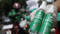 Hand sanitizer. Disebut praktis dalam membunuh bakteri dan virus, hand sanitizer juga sempat mengalami kelangkaan di pasaran. (Dok. PKB).