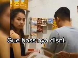 Setahun Corona di Indonesia, Pramugari Jualan Sate, Tahu dan Kue