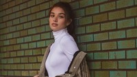 Daniela adalah seorang model Victorias Secret yang berasal dari Kolombia. Foto: Dok. Instagram/danielalopezosorio
