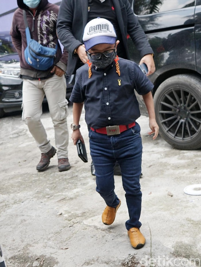 Daus Mini dan istri saat menyambangi Komnas Perlindungan Anak.