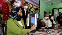 Shelvie Hana Wijaya pun turut membeberkan bukti tentang perseteruan suaminya dan dirinya dengan Yunita Lestari. Pool/Palevi S/detikFoto